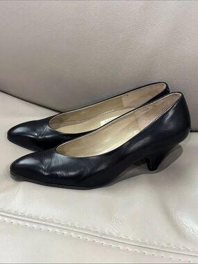 Nina Ricci Paris Black Leather Pointed-Toe Kitten Heels - Women